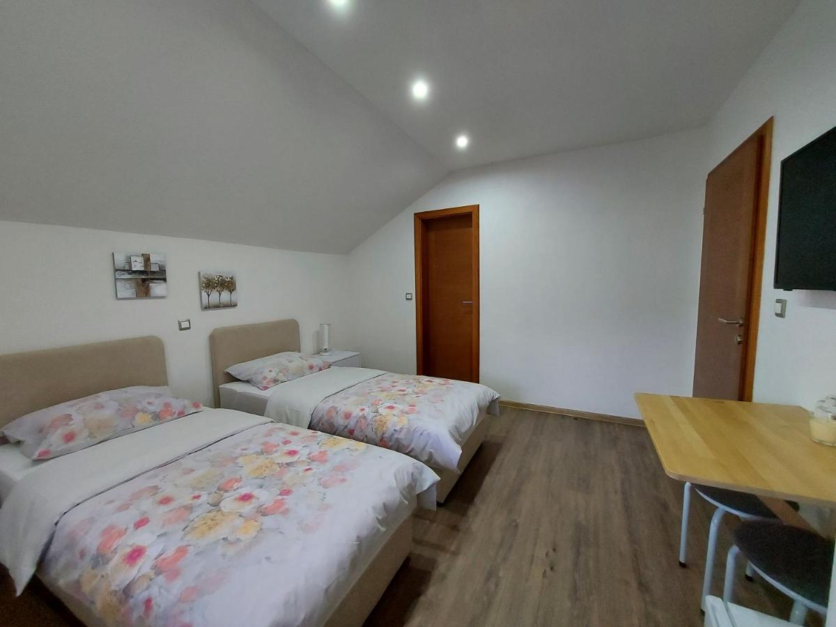 House Boketto Hotel Korenica Buitenkant foto