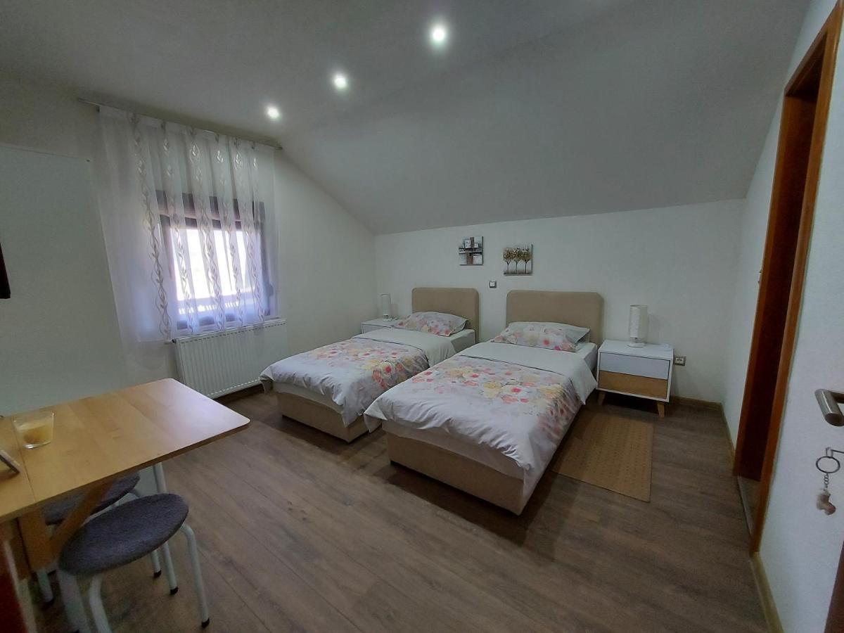 House Boketto Hotel Korenica Buitenkant foto
