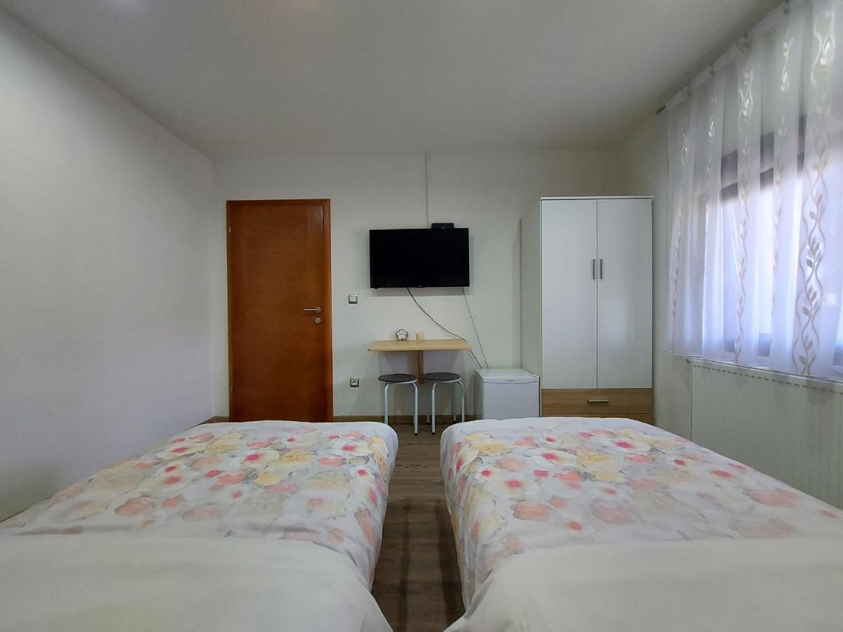 House Boketto Hotel Korenica Buitenkant foto